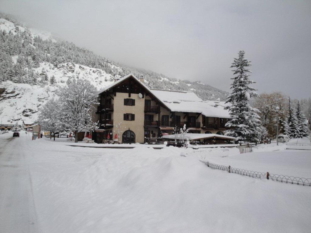 Le Guilazur Hotel Chateau-Ville-Vieille Exterior photo